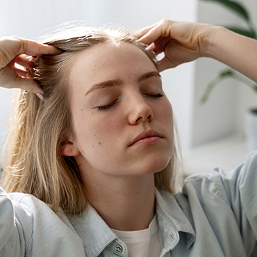 Jak używać wcierki do włosów? Kiedy ją stosować?